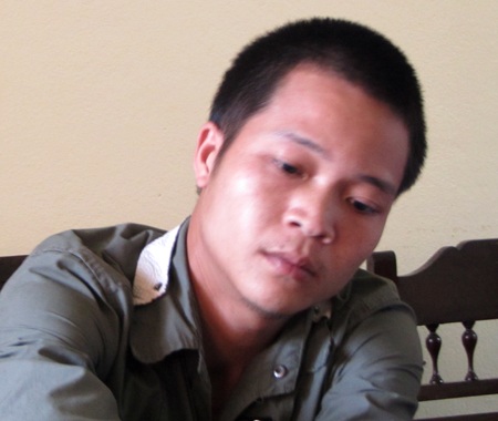 Vứt ma túy qua cửa sổ để đối phó với công an - 1 Vứt ma túy qua cửa sổ để đối phó với công an