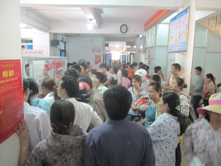 Nghệ An: Quá tải bệnh nhi sau nghỉ lễ vì nắng nóng hơn 40 độ C - 2 Nghệ An: Quá tải bệnh nhi sau nghỉ lễ vì nắng nóng hơn 40 độ C