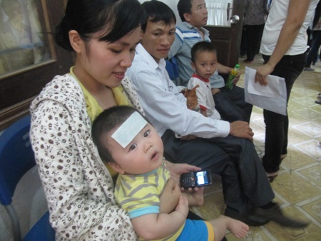 Nghệ An: Quá tải bệnh nhi sau nghỉ lễ vì nắng nóng hơn 40 độ C - 3 Nghệ An: Quá tải bệnh nhi sau nghỉ lễ vì nắng nóng hơn 40 độ C