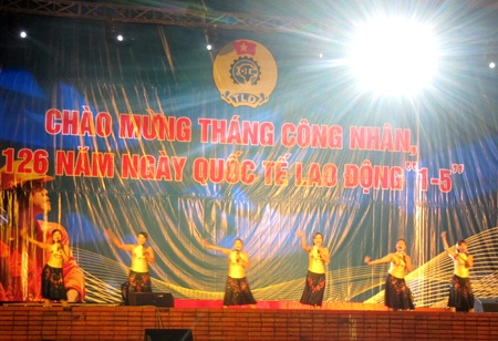 Sôi nổi tiếng hát người lao động trên quê hương Bác