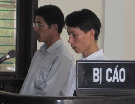 Hiệu trưởng và kế toán thông đồng chiếm đoạt tiền chế độ của 71 giáo viên,  - 1 Hiệu trưởng và kế toán thông đồng chiếm đoạt tiền chế độ của 71 giáo viên,