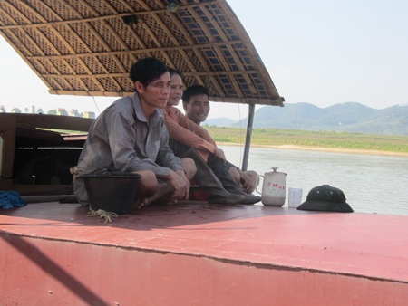 Nghề cào hến trên sông Lam - 4 Nghề cào hến trên sông Lam