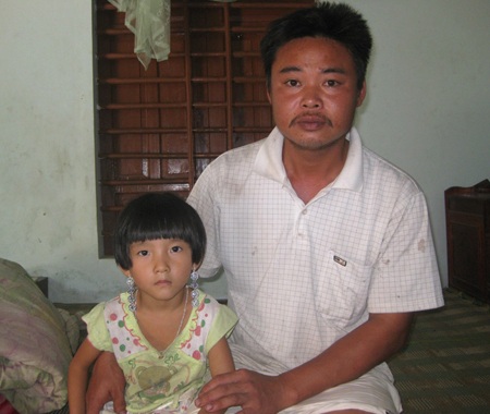 Khốn cùng người đàn ông nuôi vợ suy thận, con bệnh tim - 2 Vợ suy thận, con bệnh tim, anh Tuấn chỉ ước mình đủ sức để chèo chống gia đình
