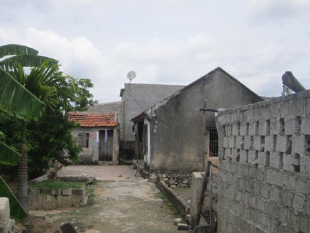 Láng giếng mất tình nghĩa vì... 10 nghìn đồng - 2 Căn nhà của ông Lên Văn Bảo không có gì đáng giá để cưỡng chế thi hành án