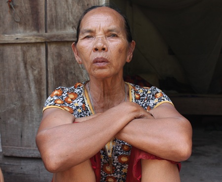 Cái nghèo, cái khó vẫn chưa buông tha bà Năm bốc mộ