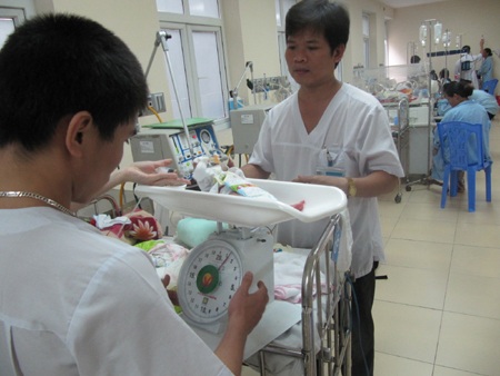 Kỳ tích của bé sơ sinh nặng... 6 lạng - 3 Kỳ tích của bé sơ sinh nặng... 6 lạng - 3