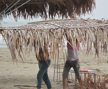 Thực hiện lệnh cấm biển khi bão Nesat đang đến gần - 3