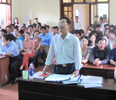 Trưởng Phòng LĐ-TB&XH kiện UBND huyện vì... tờ giấy khai sinh - 1 Trưởng Phòng LĐ-TB&XH kiện UBND huyện vì... tờ giấy khai sinh - 1