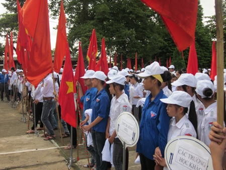 Hơn 1.500 TNV ra quân "Chiến dịch làm cho thế giới sạch hơn" - 1