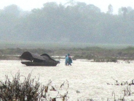 Lũ cuốn sập cầu, hơn 1.000 người dân chật vật tìm đường đi - 10