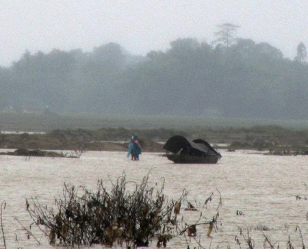 Lũ cuốn sập cầu, hơn 1.000 người dân chật vật tìm đường đi - 12