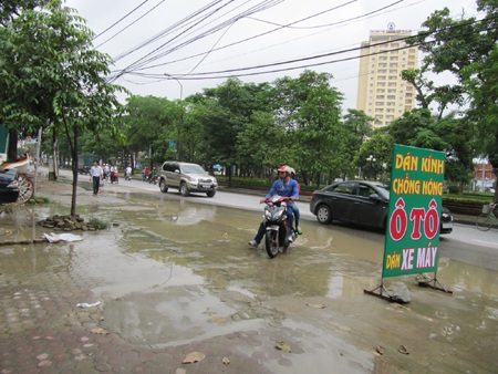 Trời không mưa, đường vẫn ngập - 6