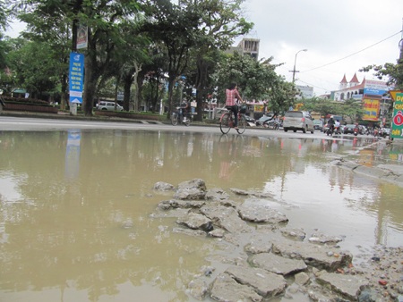 Trời không mưa, đường vẫn ngập - 5