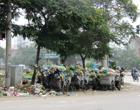 Dân chặn xe vào bãi, thành Vinh lại ứ đọng rác thải - 3