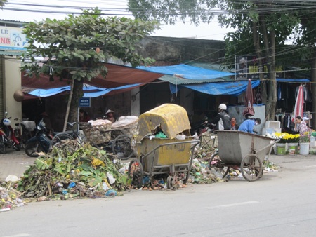 Dân chặn xe vào bãi, thành Vinh lại ứ đọng rác thải - 4