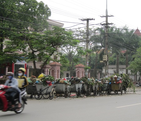 Dân chặn xe vào bãi, thành Vinh lại ứ đọng rác thải - 7