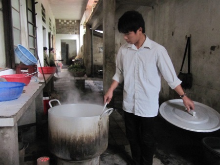 Những bát cháo ấm lòng bệnh nhân nghèo - 4 Những bát cháo ấm lòng bệnh nhân nghèo - 4