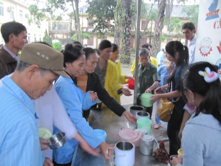 Những bát cháo ấm lòng bệnh nhân nghèo - 6 Những bát cháo ấm lòng bệnh nhân nghèo - 6