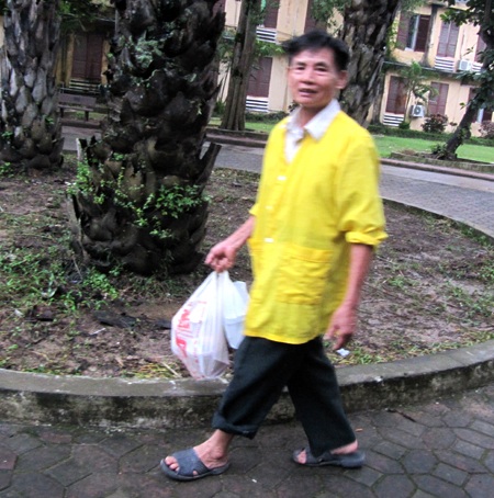 Những bát cháo ấm lòng bệnh nhân nghèo - 10 Những bát cháo ấm lòng bệnh nhân nghèo - 10