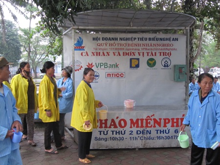 Những bát cháo ấm lòng bệnh nhân nghèo - 5 Những bát cháo ấm lòng bệnh nhân nghèo - 5