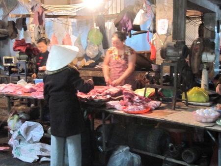 Gặp những chị hàng thịt “bỗng dưng nổi tiếng” - 2 Gặp những chị hàng thịt “bỗng dưng nổi tiếng” - 2