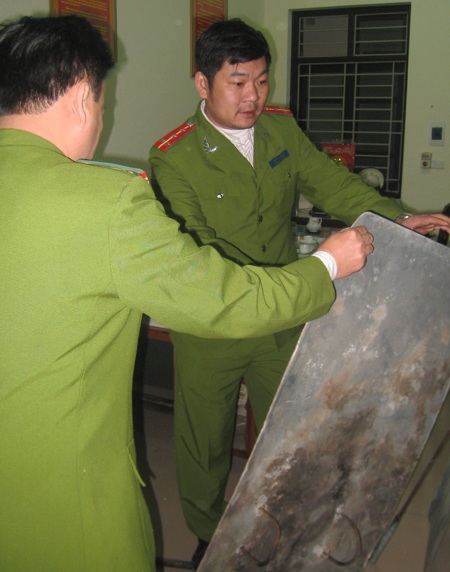 Trùm xã hội đen khét tiếng khóc nức nở trong trại tạm giam - 4 Trùm xã hội đen khét tiếng khóc nức nở trong trại tạm giam - 4