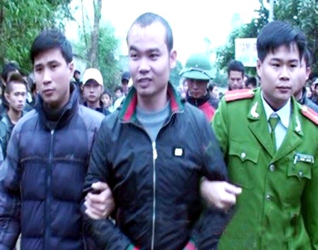 Trùm xã hội đen khét tiếng khóc nức nở trong trại tạm giam - 1 Trùm xã hội đen khét tiếng khóc nức nở trong trại tạm giam - 1