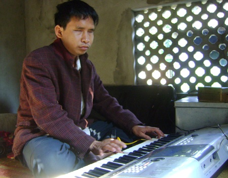 Hành trình tìm ánh sáng của đôi vợ chồng mù - 2 Hành trình tìm ánh sáng của đôi vợ chồng mù - 2