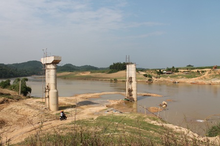 Đường trăm tỷ 4 năm "đi" được... 7km - 6 Cầu Phú Sơn cũng đang dang dở