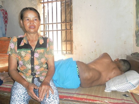 “Con đau lắm mẹ ơi, cố cho con đi viện đi” - 2 Khối u ngày càng lớn trong khi gia cảnh lại quá nghèo nên bà Hiền không thể đưa con tới bệnh viện