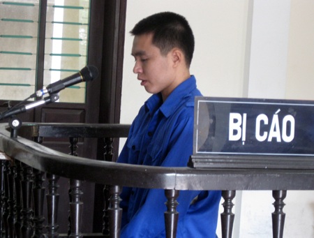 Đi mua vịt, hiếp dâm con gái chủ nhà - 1 Bị cáo Bùi Ngọc Nhàn