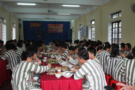 Tết sớm ở trại giam - 4 Bữa tiệc cuối năm giúp phạm nhân bớt đi nỗi nhớ nhà và yên tâm cải tạo tốt hơn