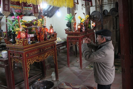 Gánh cỗ cúng họ ngày đầu năm - 3 Cúng họ ngày đầu năm với niềm thành kính, biết ơn tổ tiên và cầu mong năm mới an lành, hạnh phúc