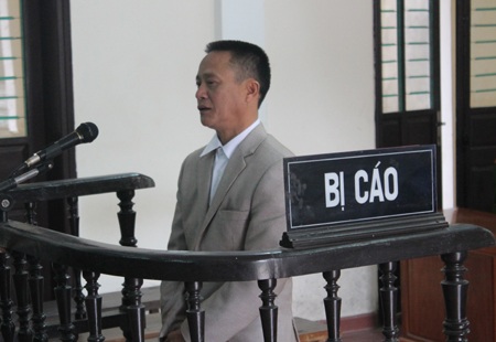 Ông chủ mỏ đá Lèn Cờ lĩnh 24 tháng tù giam - 4 Ông Phan Công Chín bị tuyên án 24 tháng tù giam và cho biết sẽ kháng cáo xin giảm nhẹ hình phạt.