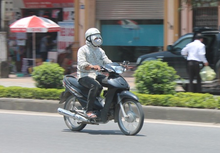 Nắng gay gắt, "cánh mày râu" cũng kín như ninja - 9 Đàn ông hay phụ nữ?