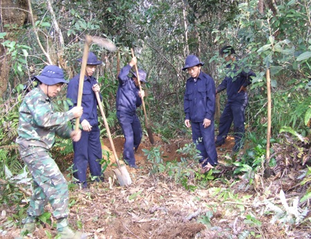 “Một nắm đất đen cũng quý hơn vàng” - 3 “Một nắm đất đen cũng quý hơn vàng”