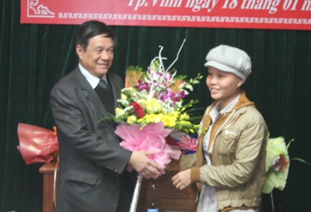 Thực hiện thành công ca ghép tủy cho bệnh nhân ung thư - 4 Niềm vui của người thân bệnh nhân sau thành công của ca phẫu thuật.