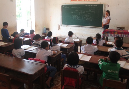 Nghệ An: Trao quà Tết đến hơn 1.500 giáo viên có hoàn cảnh khó khăn - 1 Hơn 1.500 giáo viên có hoàn cảnh khó khăn tại Nghệ An được nhận quà Tết từ tổ chức công đoàn.