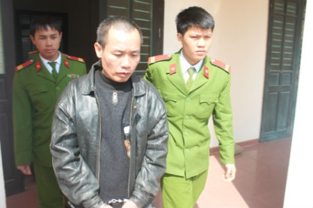 Tận cùng nỗi đau của người đàn bà lấy nhầm “ác quỷ” - 1 Với hành động thú tính với 3 đứa con gái, Hoàng Văn Hóa phải nhận mức án 22 năm tù giam.