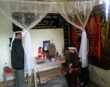 Nghẹn đắng nước mắt của người đàn bà góa chồng mắc trọng bệnh - 4 Chưa nguôi nỗi đau mất bố, 3 đứa trẻ đứng trước nguy cơ mất mẹ.