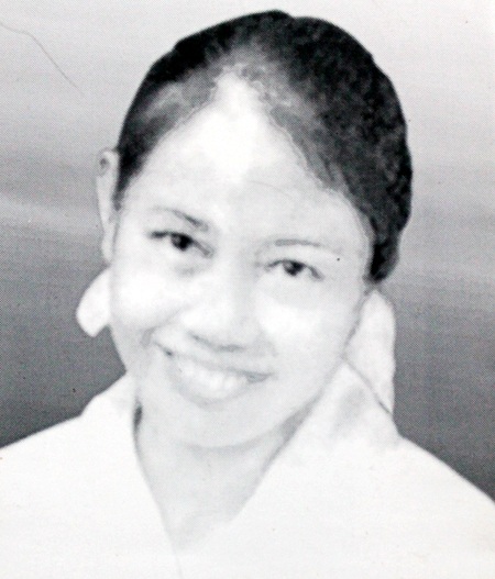 Hát trên chiến hào còn vương mùi bom đạn - 2 Bà Lê Thị Sáu thời trẻ.