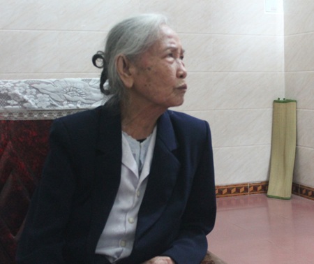 Hát trên chiến hào còn vương mùi bom đạn - 4 Phút hồi tưởng về những ngày hát trên chiến hào phục vụ chiến sỹ Điện Biên.