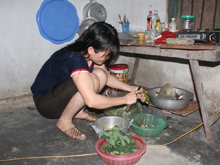 Cử nhân “gác” bằng đi làm công nhân - 3 Cử nhân “gác” bằng đi làm công nhân