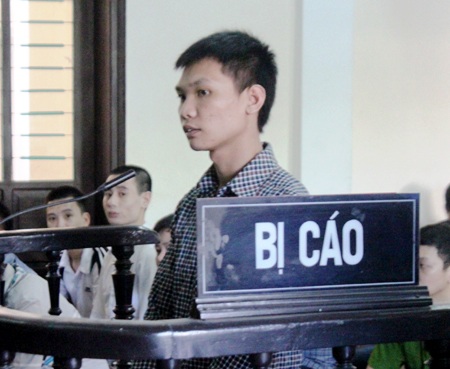 1 quả quất, 1 mạng người - 2 Bị cáo Trần Văn Đô - kẻ trực tiếp dùng súng quân dụng bắn chết nạn nhân Nguyễn Văn Thành.