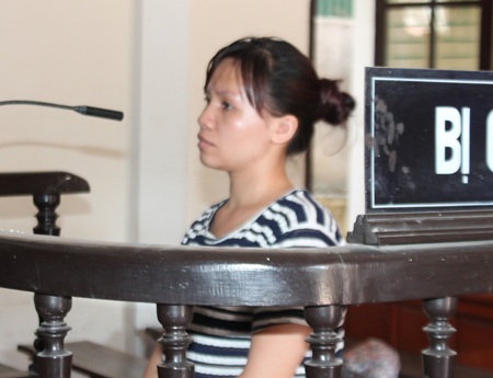 Lê Thị Hồng Tiếp trước vành móng ngựa.