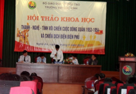 Hậu phương Thanh - Nghệ - Tĩnh với chiến dịch Điện Biên Phủ - 1 Các nhà nghiên cứu báo cáo tham luận nghiên cứu tại Hội thảo.