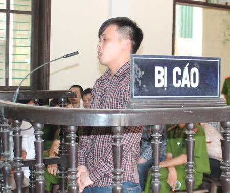 Giết người vì một quả quất: Cái giá đắt của một sinh viên giỏi - 1 Đậu Đình Khôi trước vành móng ngựa.