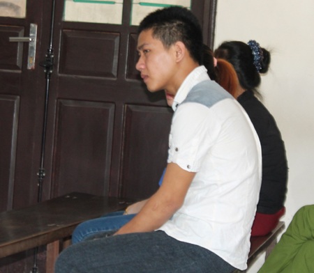 Người đàn ông đánh vợ như cơm bữa giờ đây chỉ mong tòa dành cho con trai mình mức án cao hơn.