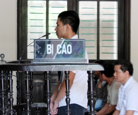Ngô Quang Nghĩa phải lĩnh án 5 năm tù giam vì bênh mẹ mà đánh bố.