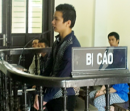 Con ăn trộm, bố mẹ cùng vào tù - 1 Con ăn trộm, bố mẹ cùng vào tù